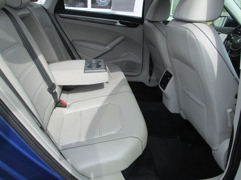 Used 2016 Volkswagen Passat 1.8T SE FWD image 12