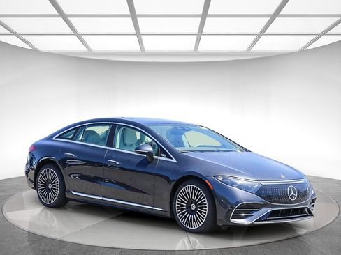 Used 2022 Mercedes-Benz EQS 450+ Sedan image 4