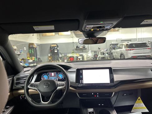 New 2025 Volkswagen Atlas Cross Sport SE image 24