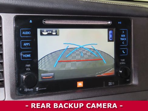 Used 2015 Toyota Sienna Limited image 18