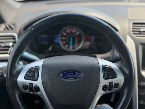 Used 2014 Ford Explorer XLT w/ Equipment Group 202A AWD/4WD image 12