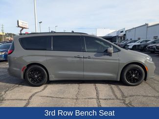 Used 2022 Chrysler Pacifica Touring-L video 3