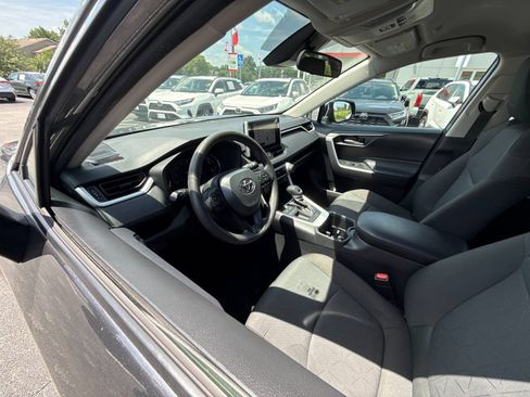 Used 2025 Toyota RAV4 XLE FWD image 10