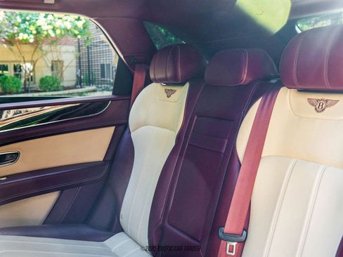 Used 2019 Bentley Bentayga image 35