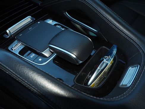 Used 2020 Mercedes-Benz GLE 450 4MATIC w/ Premium Package image 21