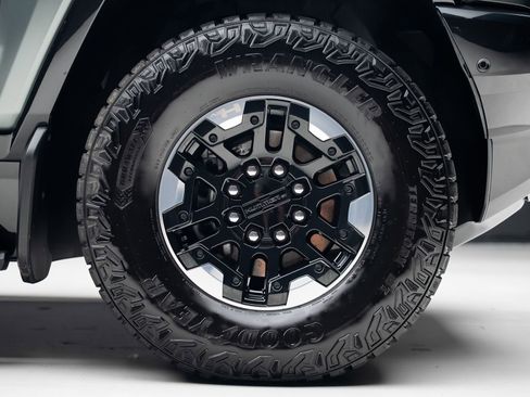 Used 2024 GMC Hummer EV 3X w/ Extreme Off-Road Package AWD/4WD image 40