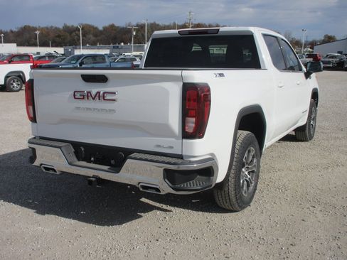 New 2026 GMC Sierra 1500 SLE image 5