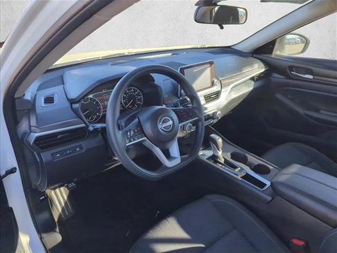 Used 2025 Nissan Altima 2.5 SV image 10