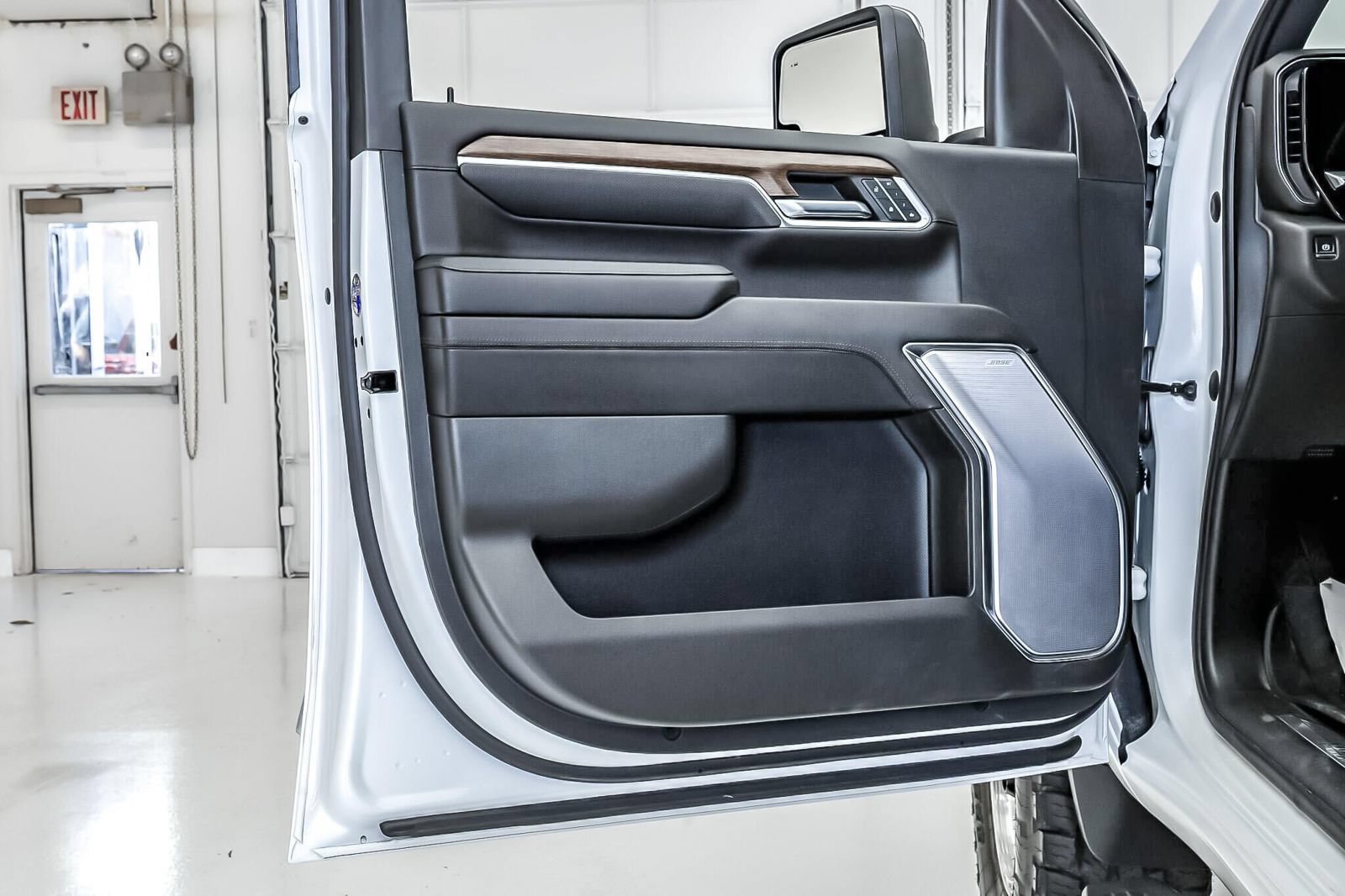 Used 2024 Chevrolet Silverado 2500 High Country w/ Max Trailering Package AWD/4WD image 32