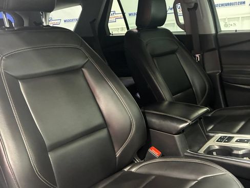 Used 2023 Ford Explorer XLT w/ Equipment Group 202A RWD image 39