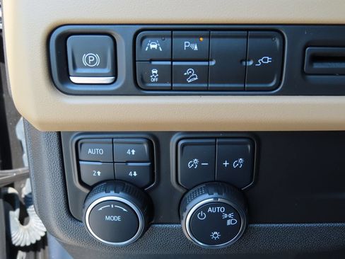 Used 2022 Chevrolet Tahoe Premier AWD/4WD image 9