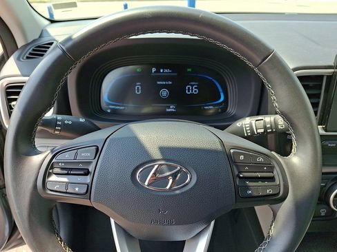 Certified 2025 Hyundai Venue SEL FWD image 20