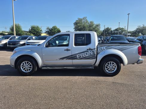 Used 2014 Nissan Frontier SV w/ SV Value Truck Package RWD image 2