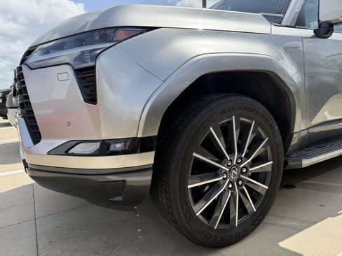 Used 2024 Lexus GX 550 w/ Accessory Package (Z1) AWD/4WD image 5