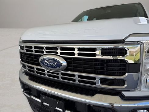 Used 2023 Ford F250 XLT AWD/4WD image 2