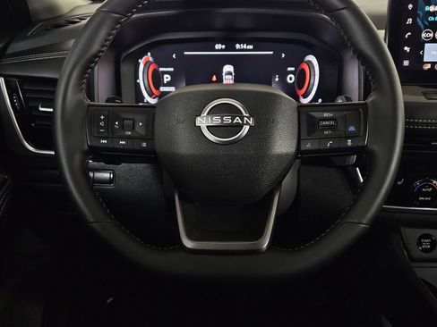 Used 2025 Nissan Rogue SL image 18