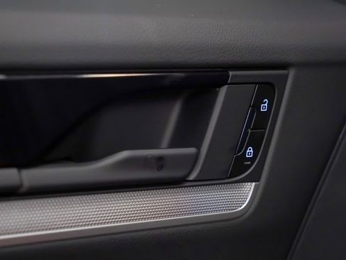 Certified 2025 Porsche Cayenne image 15