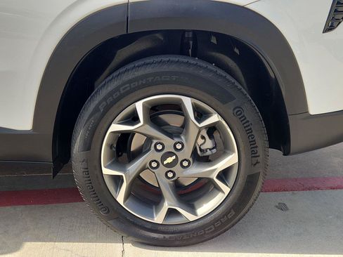Used 2024 Chevrolet Trax LT w/ Driver Confidence Package FWD image 30