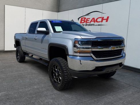 Used 2018 Chevrolet Silverado 1500 LT w/ Trailering Package AWD/4WD image 3