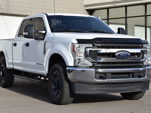 Used 2022 Ford F250 XLT w/ FX4 Off-Road Package image 3