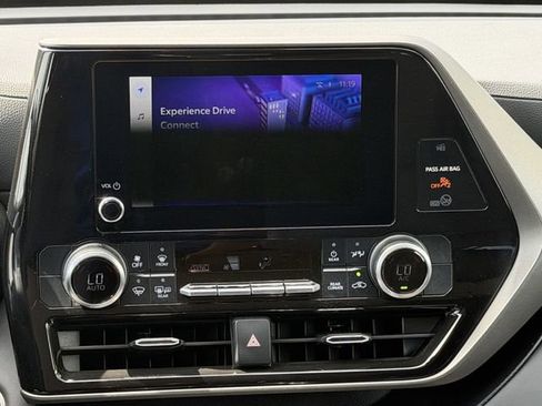 Certified 2024 Toyota Highlander LE AWD/4WD image 15