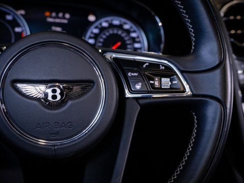 Used 2018 Bentley Bentayga image 38