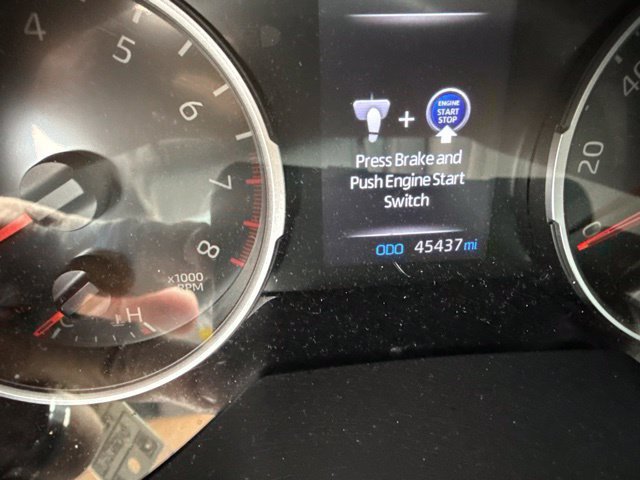 Used 2021 Toyota RAV4 XLE Premium FWD image 9