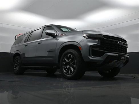 Used 2023 Chevrolet Suburban Z71 w/ Luxury Package image 28