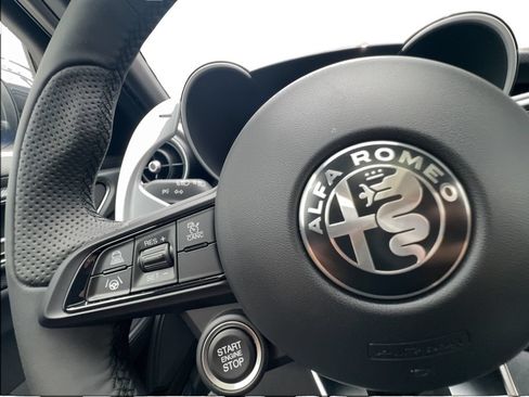 New 2026 Alfa Romeo Giulia w/ Driving Assist Package RWD image 39