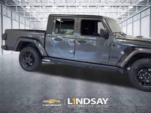 Used 2023 Jeep Gladiator Sport AWD/4WD image 3