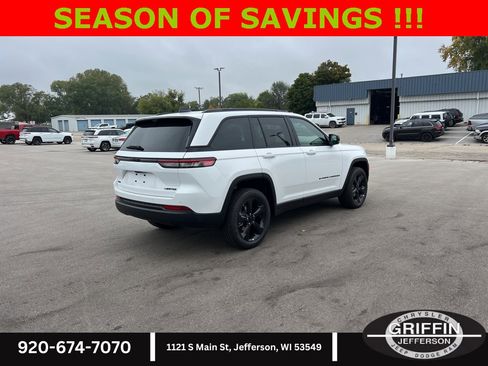 New 2025 Jeep Grand Cherokee Limited w/ Luxury Tech Group II image 11