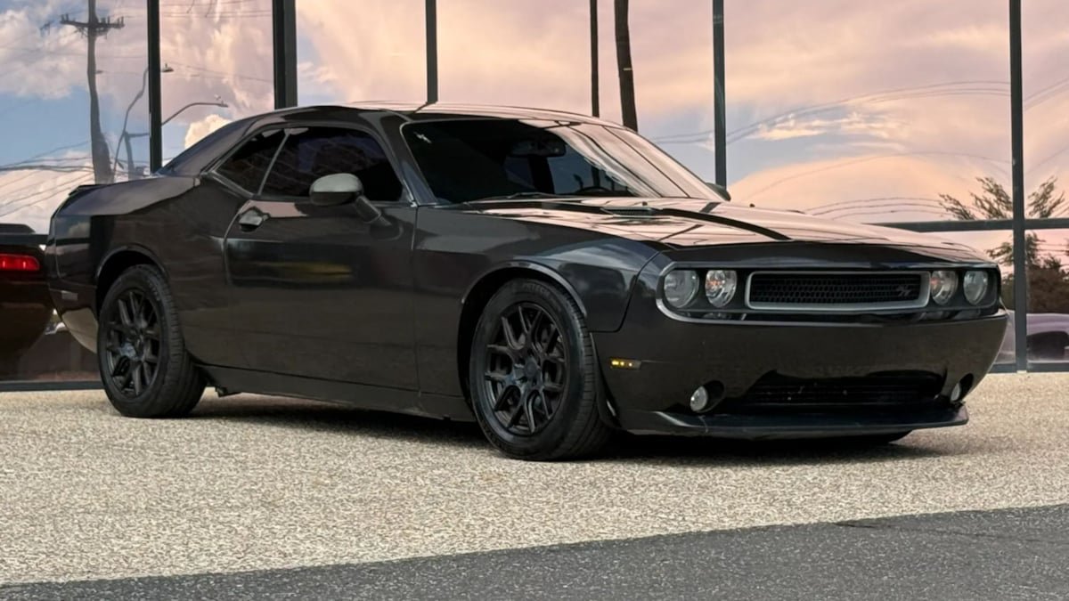 Used 2013 Dodge Challenger R/T RWD image 17