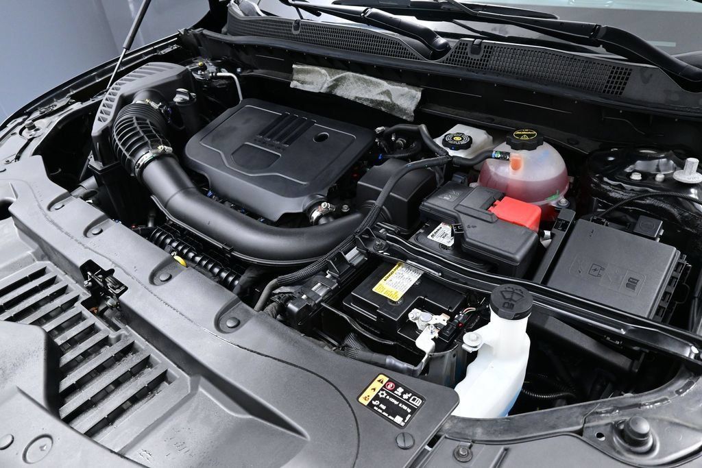 Used 2025 Chevrolet Blazer LT FWD image 13
