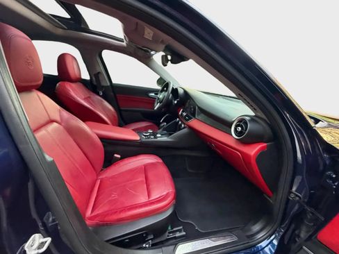 Used 2019 Alfa Romeo Giulia RWD image 11