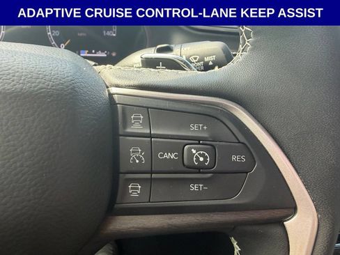 Used 2025 Jeep Grand Cherokee Limited w/ Luxury Tech Group II RWD image 11