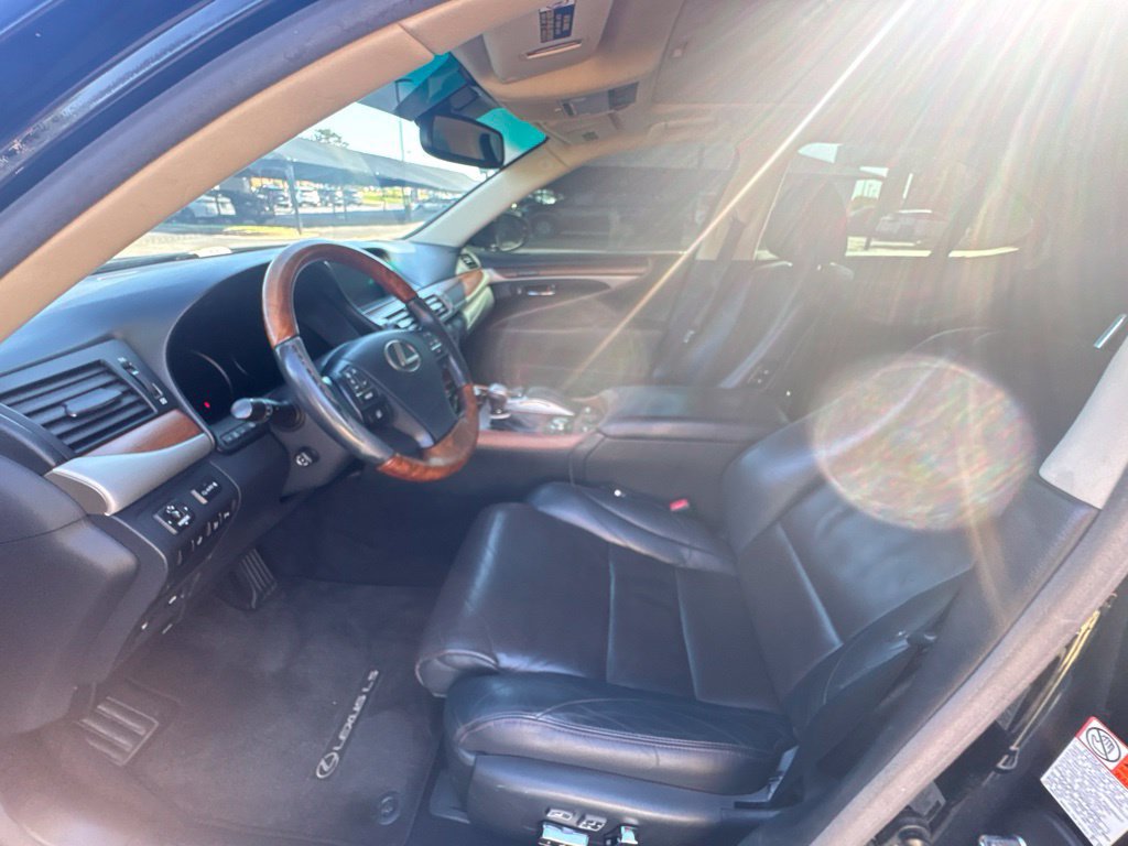 Used 2016 Lexus LS 460 w/ Comfort Package RWD image 3