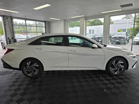 New 2026 Hyundai Elantra Limited FWD image 2