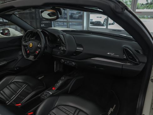 Used 2018 Ferrari 488 Spider RWD image 11