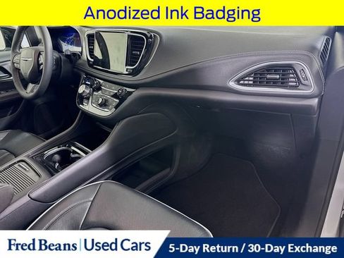 Used 2023 Chrysler Pacifica Limited w/ S Appearance Package FWD image 38