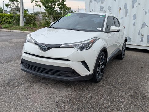 Used 2018 Toyota C-HR XLE FWD image 8