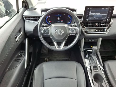 Used 2022 Toyota Corolla Cross XLE w/ Convenience Package image 14
