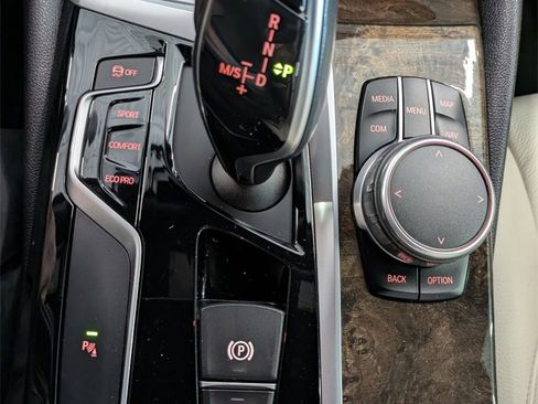 Used 2017 BMW 540i xDrive image 28