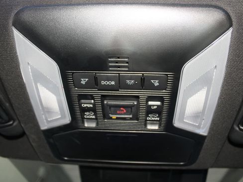 Used 2025 Toyota RAV4 XSE AWD/4WD image 38