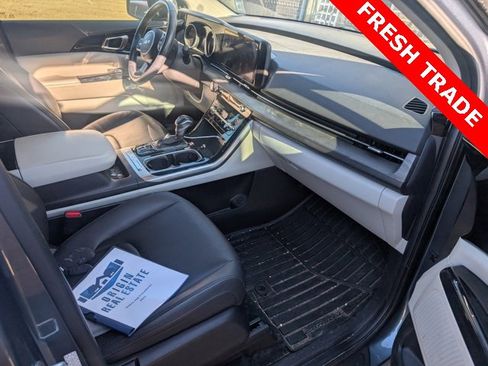 Used 2024 Kia Carnival EX image 6