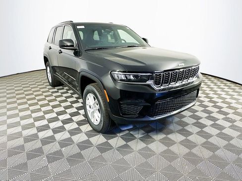 New 2026 Jeep Grand Cherokee Laredo AWD/4WD image 2