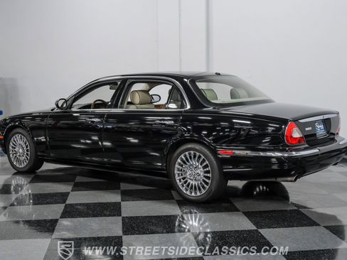 Used 2007 Jaguar XJ8 L RWD image 6