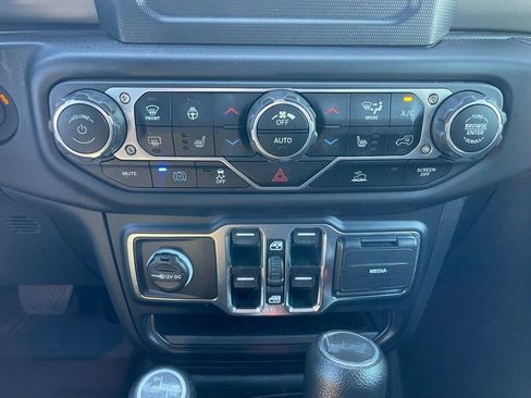 Used 2023 Jeep Wrangler Unlimited w/ Cold Weather Group AWD/4WD image 27