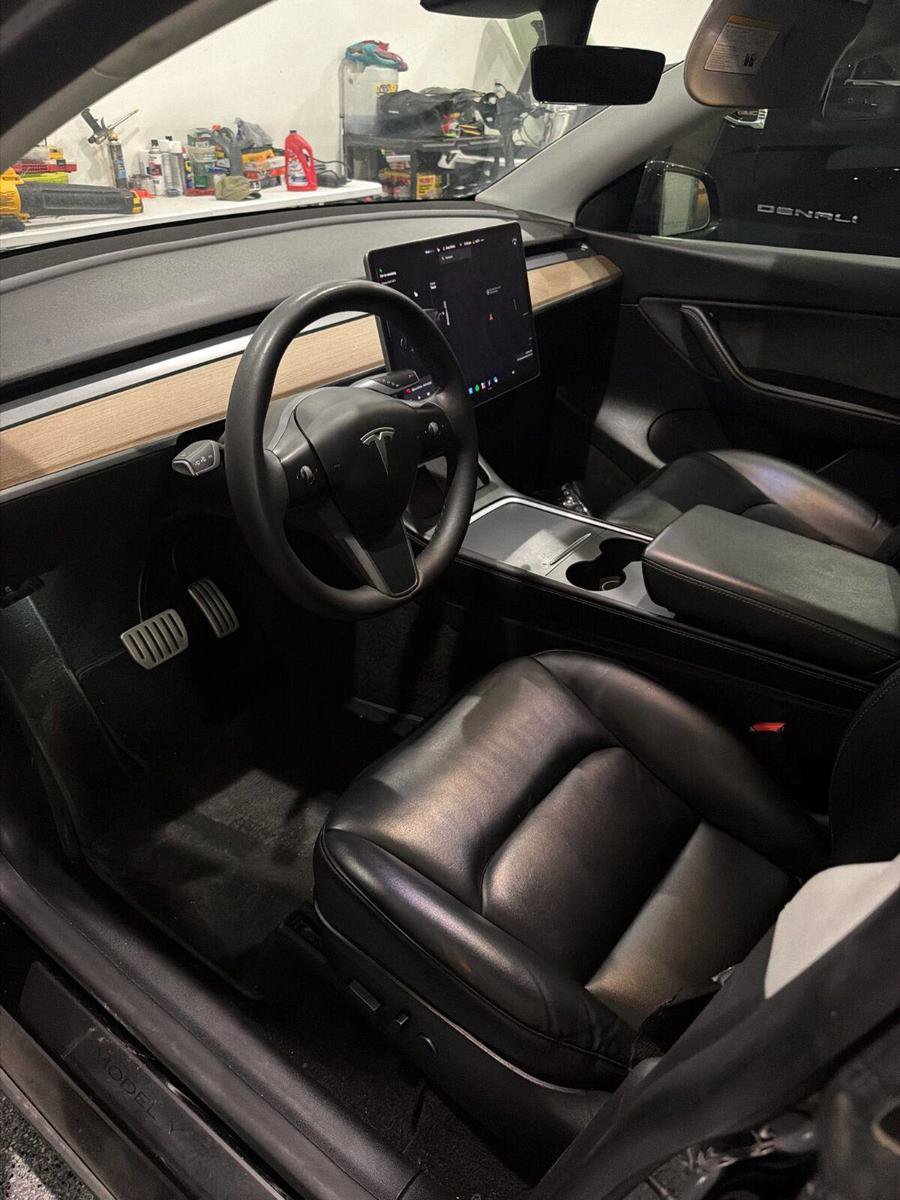 Used 2022 Tesla Model Y Performance AWD/4WD image 2