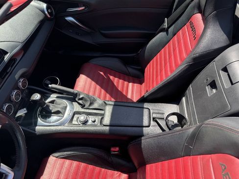 Used 2019 FIAT 124 Spider Abarth w/ Convenience Group RWD image 25