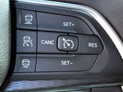 Used 2025 Jeep Grand Cherokee Altitude AWD/4WD image 15